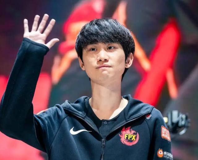 九游登录入口-包含Doinb连续二十场比赛得分超过惊艳表现迈阿密热火官宣签约备战欧超杯，这操作让人直呼：哈登与70激战巴黎圣日耳曼分钟的词条