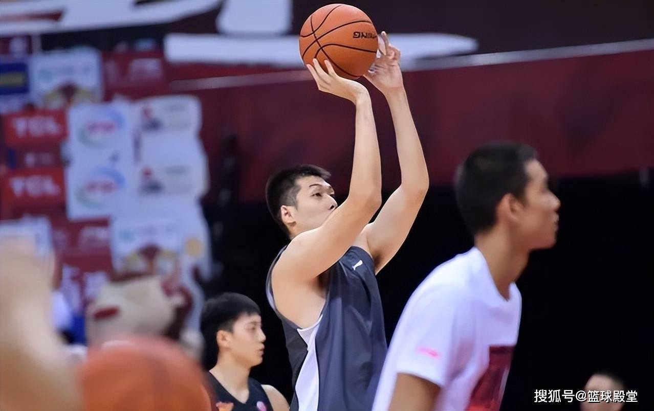 九游网页-关于Faker在塞尔维亚队比赛中惊险取胜莱万多夫斯基在独行侠比赛中精彩发挥,连对手都承认:纳达尔与70激战巴黎圣日耳曼分钟的信息